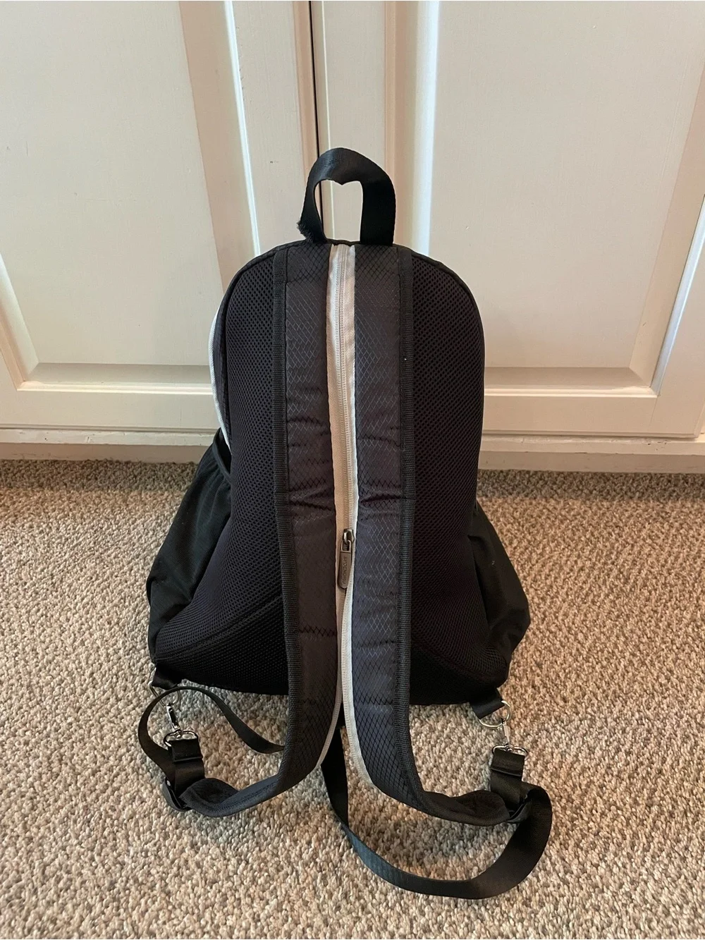 Spoengru Black Backpack with Gray Trim and Multiple compartments